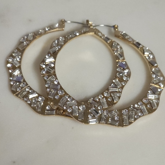 NOIR JEWELRY gold toned hoops with‎ crystals - Picture 1 of 6